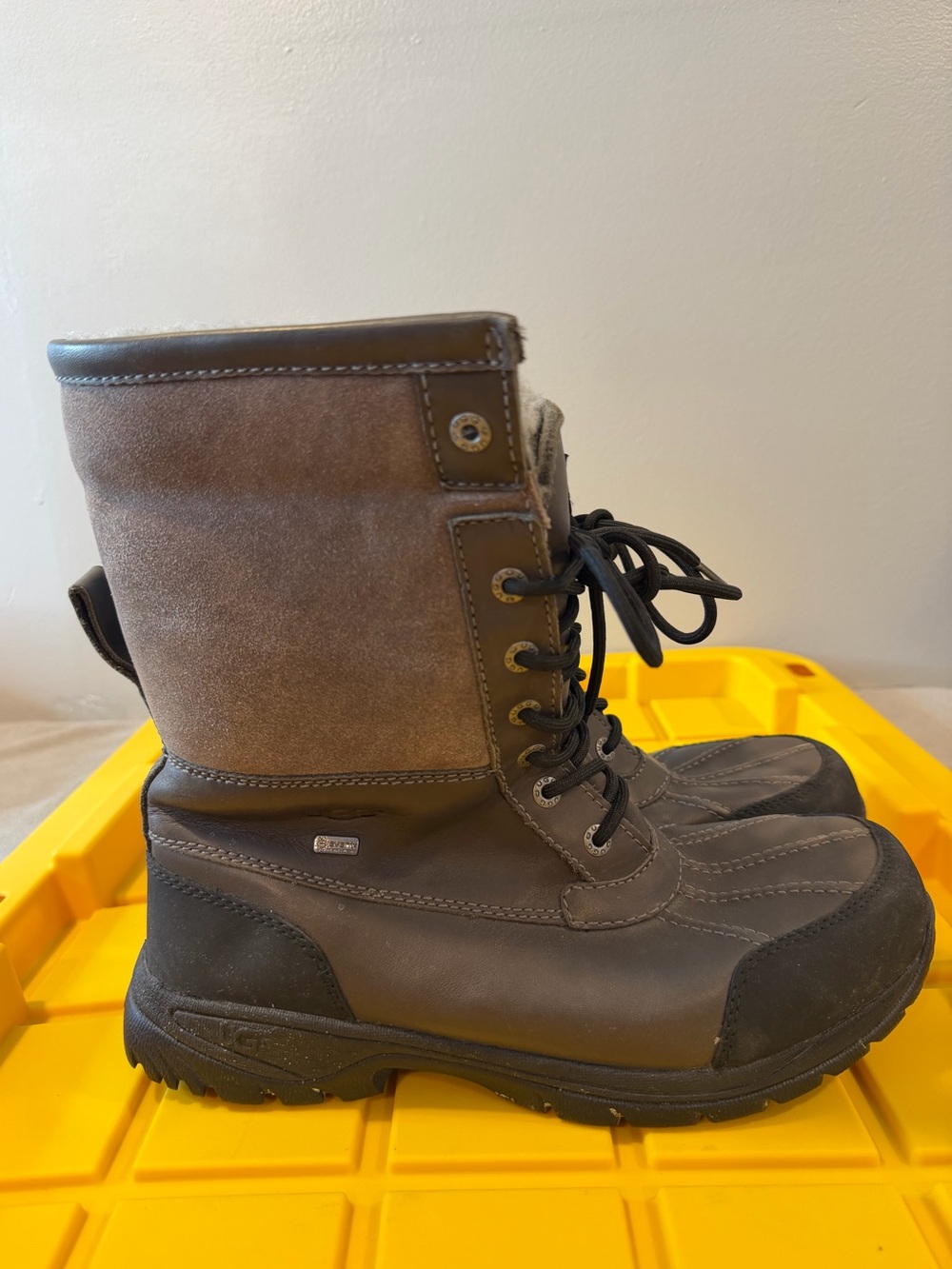 UGG Men's Butte Waterproof Leather  Boots Dark Gray 5521 Size 9
